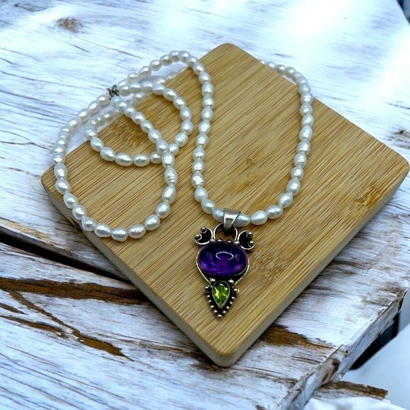 UNIQUE STERLING SILVER AMETHYST AND PERIDOT PENDANT ON A SEED PEARL NECKLACE - Picture 2 of 4